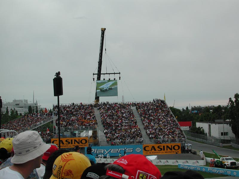 Fans for F1 race.jpg 75.7K